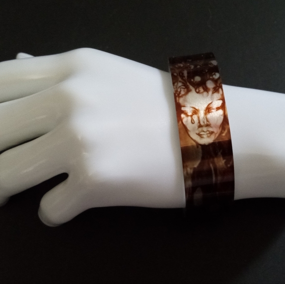 7" Surreal Wearable Art Bracelet Misery - Picture 2 of 3